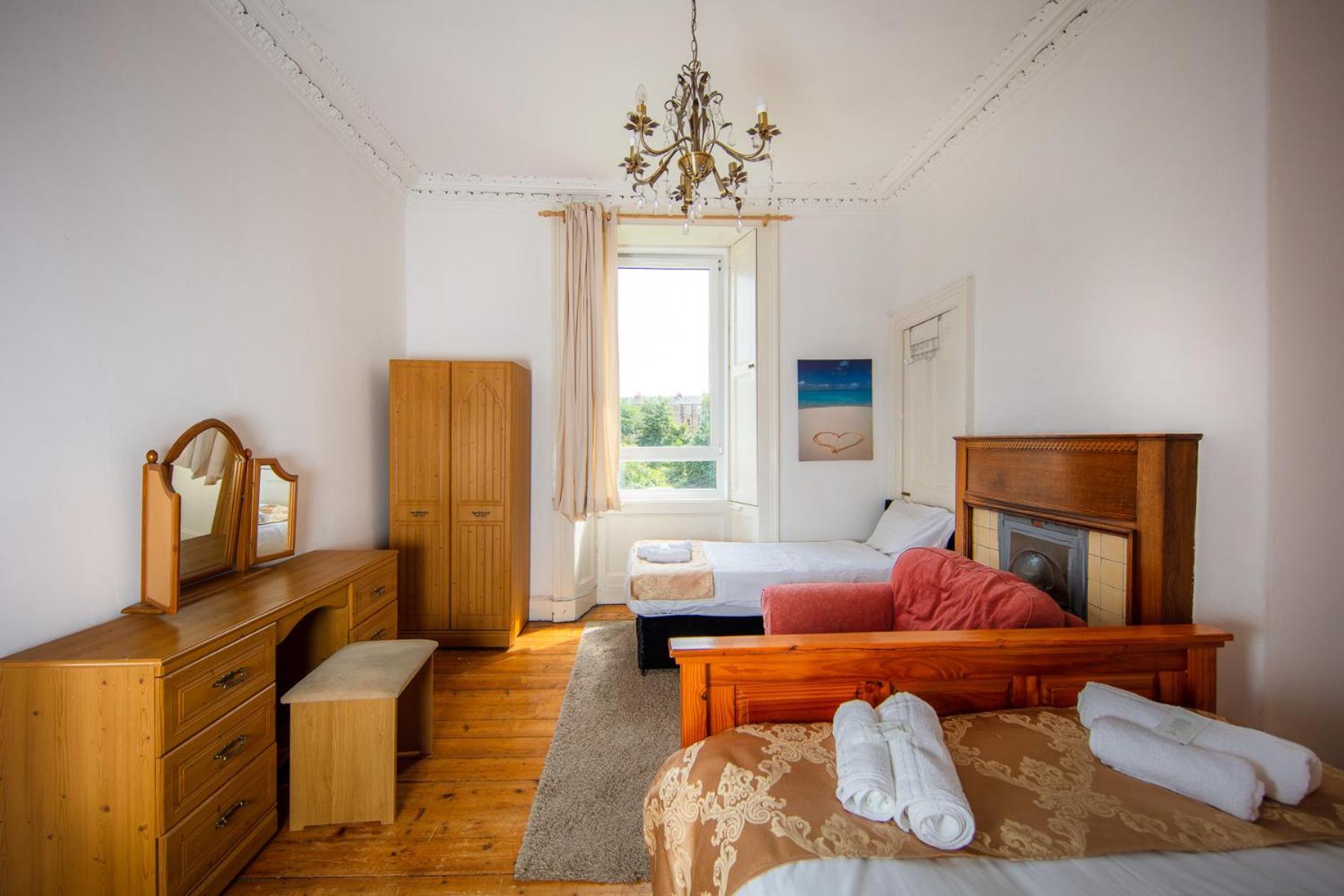 Apartment Comfortable, Spacious Retreat, By The Meadows! Edinburgh