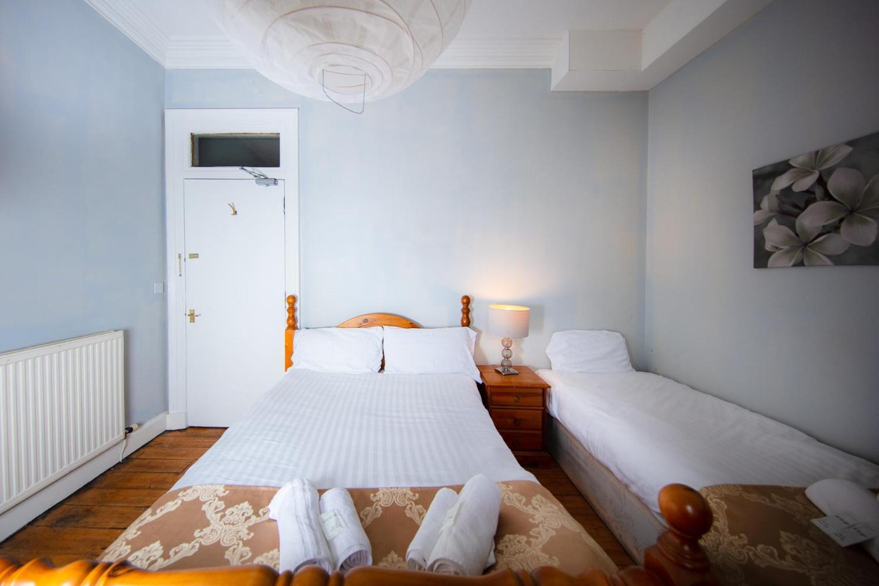 Comfortable, Spacious Retreat, By The Meadows! Apartment *